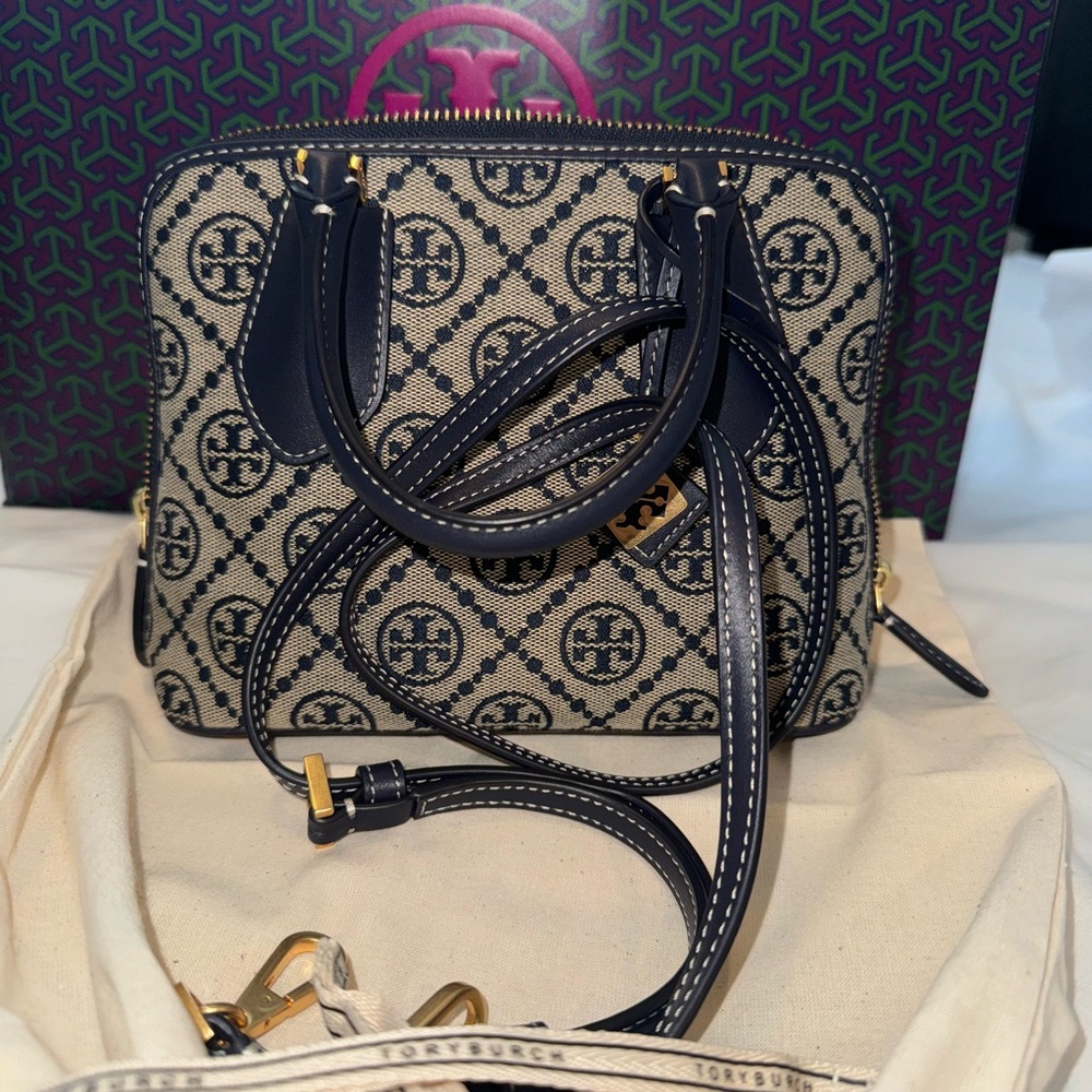 COPY - MINI T MONOGRAM JACQUARD SWING BAG. TORY NAVY / 405